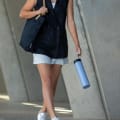 Female carrying her Super Maxi Lilac stainless steel water bottle by the integrated carry handle on the way to work.