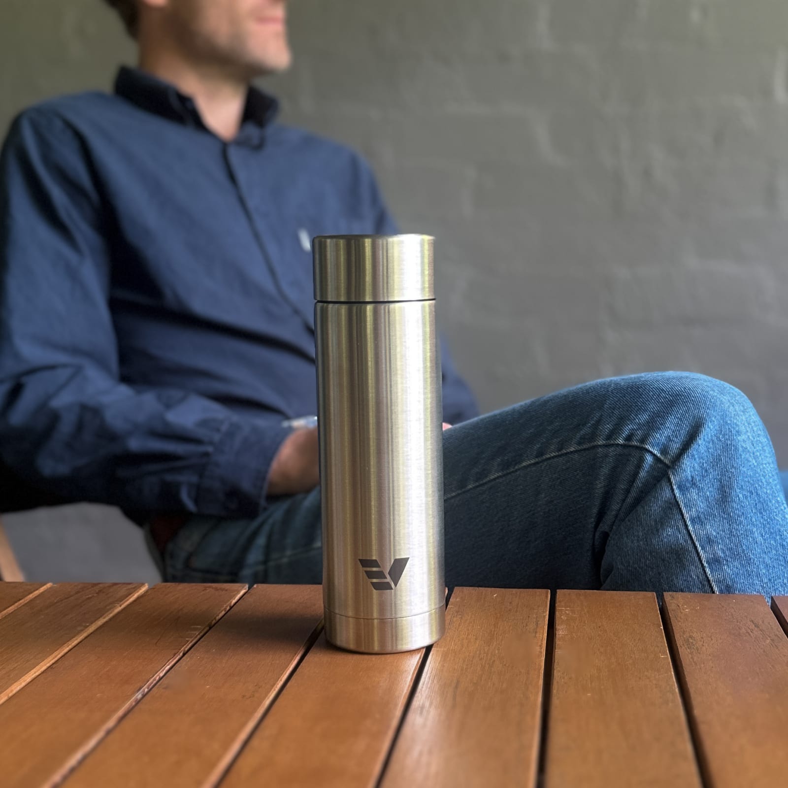 Male with ever vessel stainless steel multi tea flask