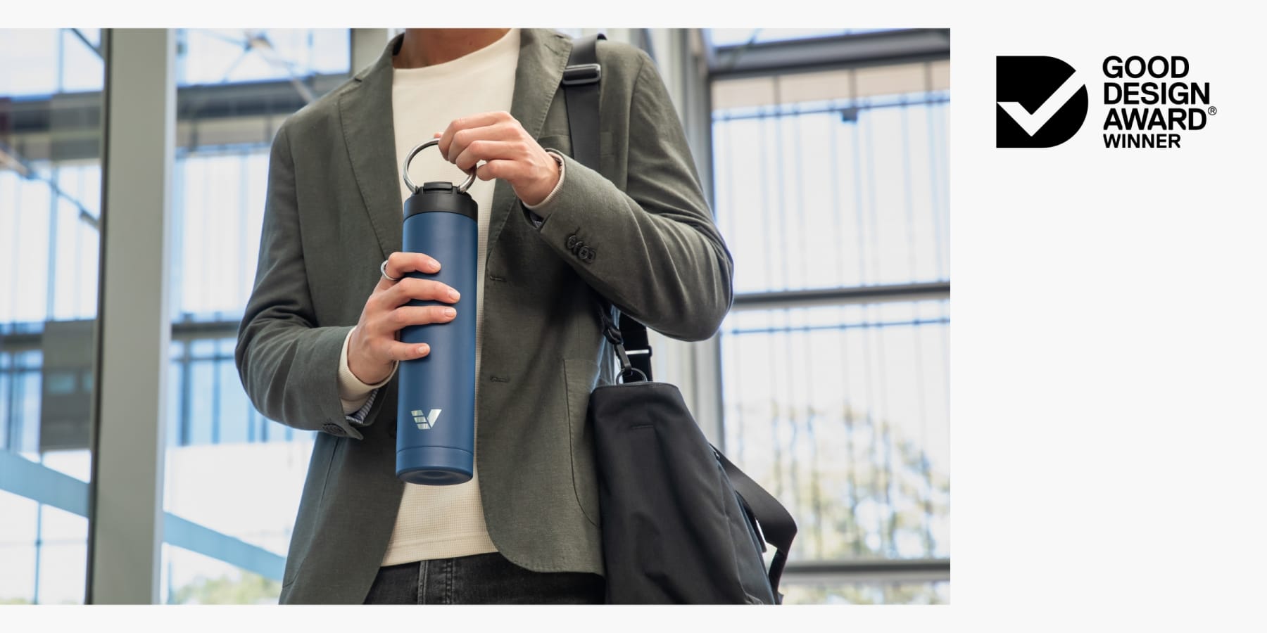 Ever Vessel Good Design Award Winner for the Super Maxi Water Bottle with Sports Lid - blue