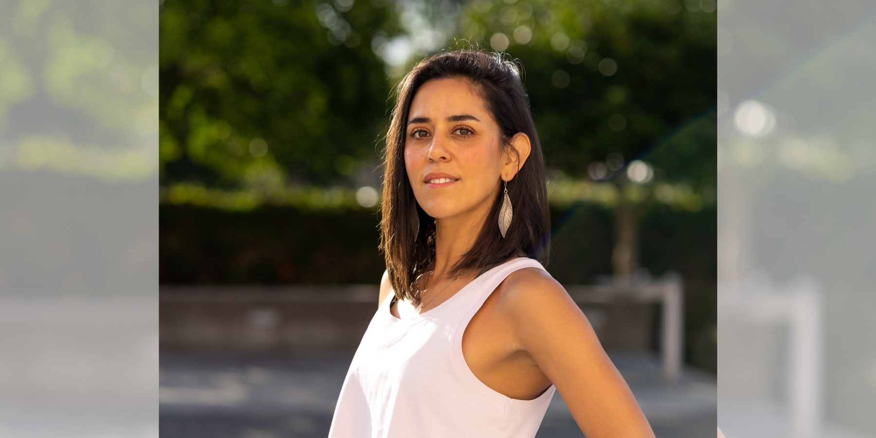 Portrait photo of Paola Castro, a Mexican artist based in Brisbane Australia